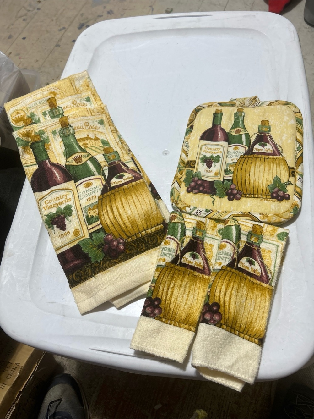 Country Vineyard Yellow Kitchen Towel and Pot Holder Set